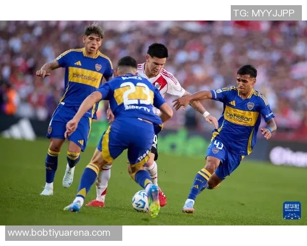 维尼修斯被换下场后对马斯坦托诺表达不满引发关注 维尼修斯被换下场后对马斯坦托诺表达不满引发关注