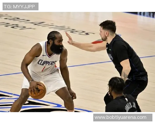 考辛斯直言快船已无希望哈登小卡球迷身份难掩球队困境 考辛斯直言快船已无希望哈登小卡球迷身份难掩球队困境