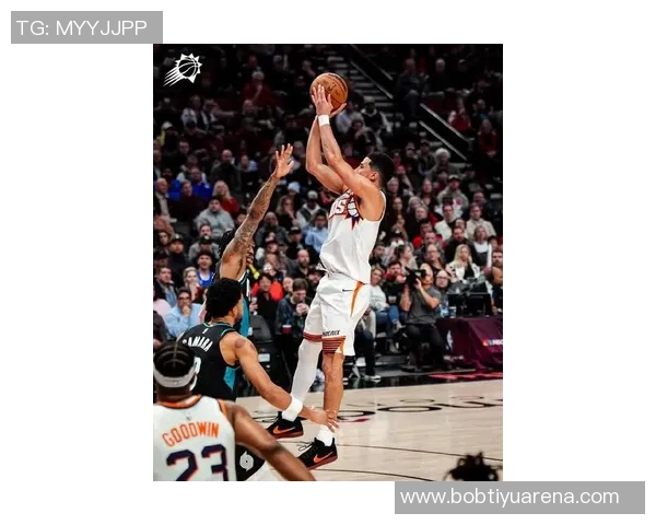 布克关键时刻罚球稳健全场19投7中贡献26分3篮板9助攻2抢断表现出色