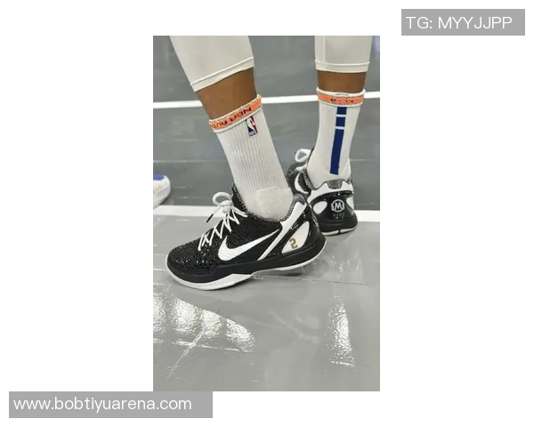 库里首次在比赛中穿李宁鞋标志着他与UA的正式告别 库里首次在比赛中穿李宁鞋标志着他与UA的正式告别