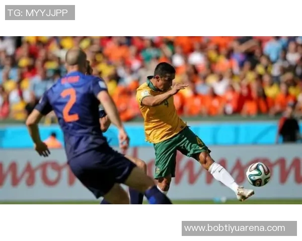 王刚禁区外惊天凌空抽射飞出画面引发全场惊叹落地时长超五秒 王刚禁区外惊天凌空抽射飞出画面引发全场惊叹落地时长超五秒